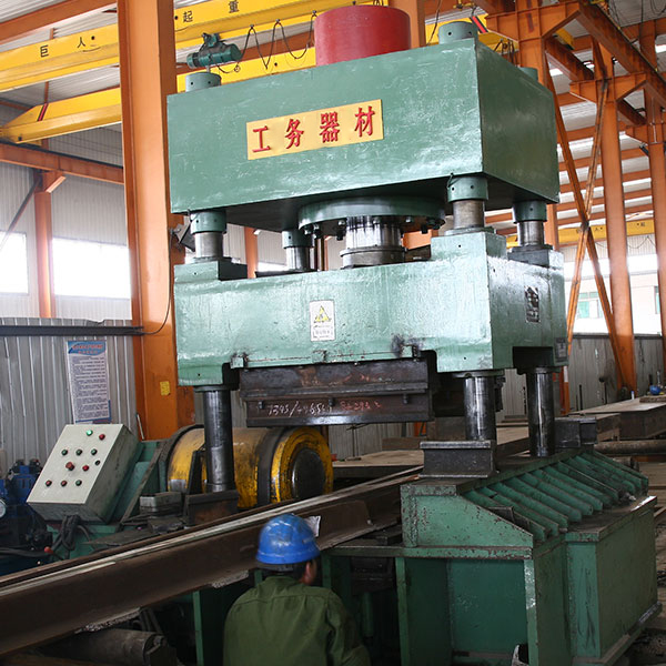 300噸錳叉調直機